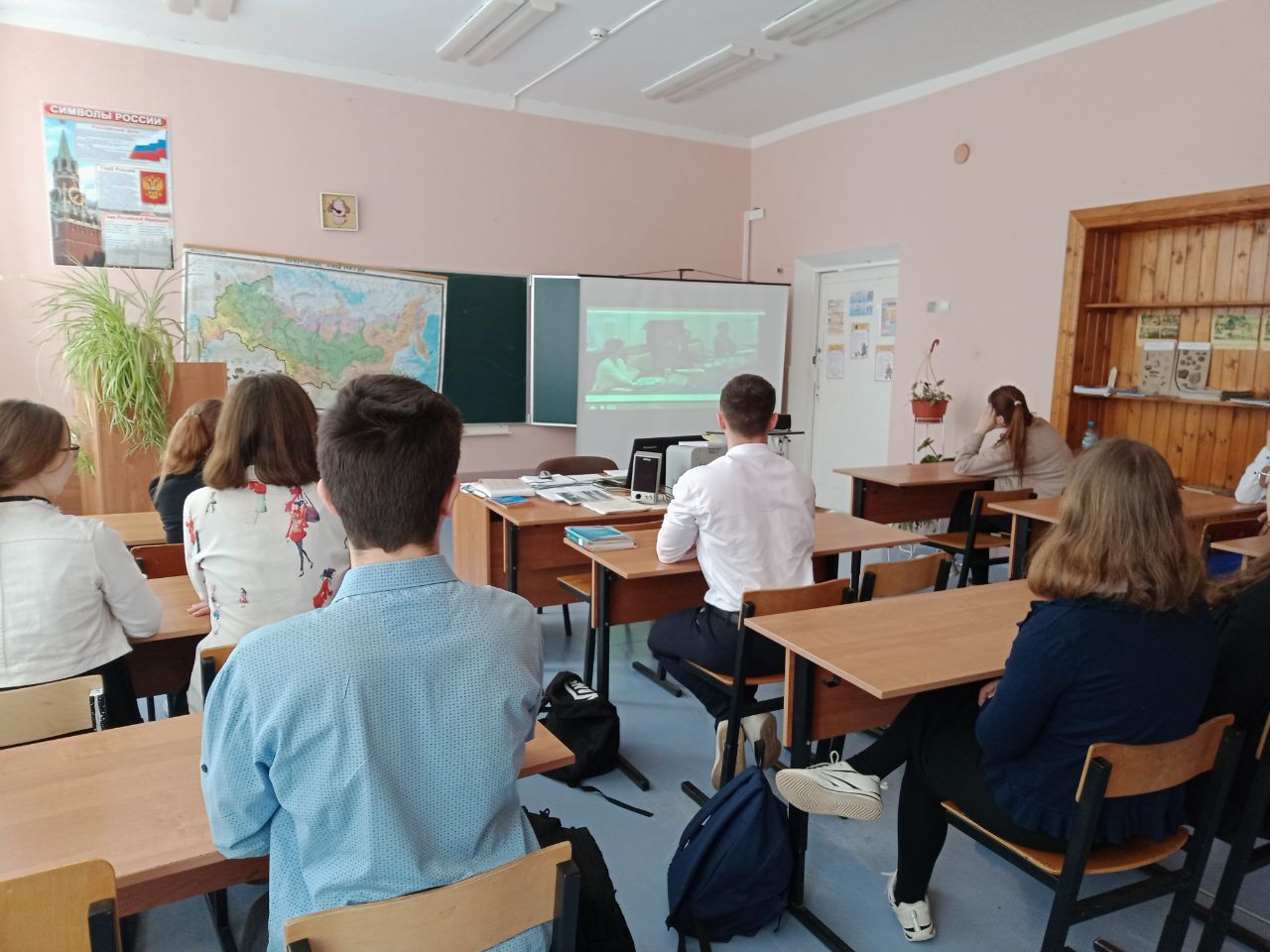Проведение классных профориентационных часов в 9-10 классах 06.03.2023..